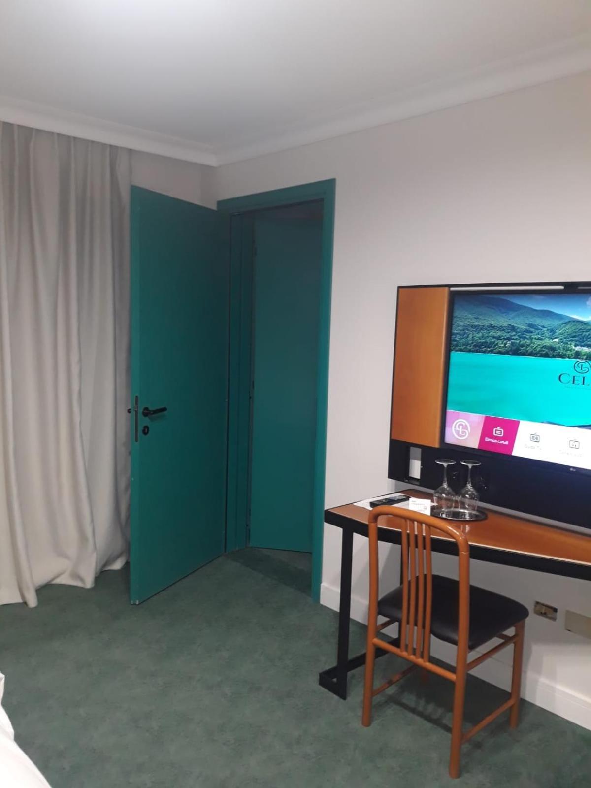 Hotel Celis บาร์ชิส ภายนอก รูปภาพ