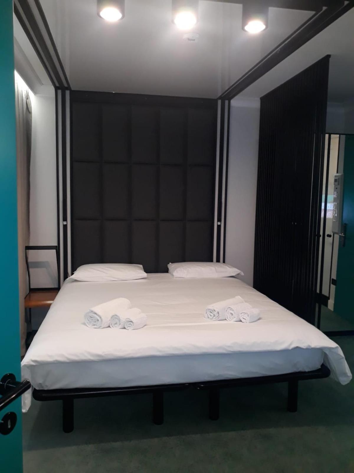 Hotel Celis บาร์ชิส ภายนอก รูปภาพ