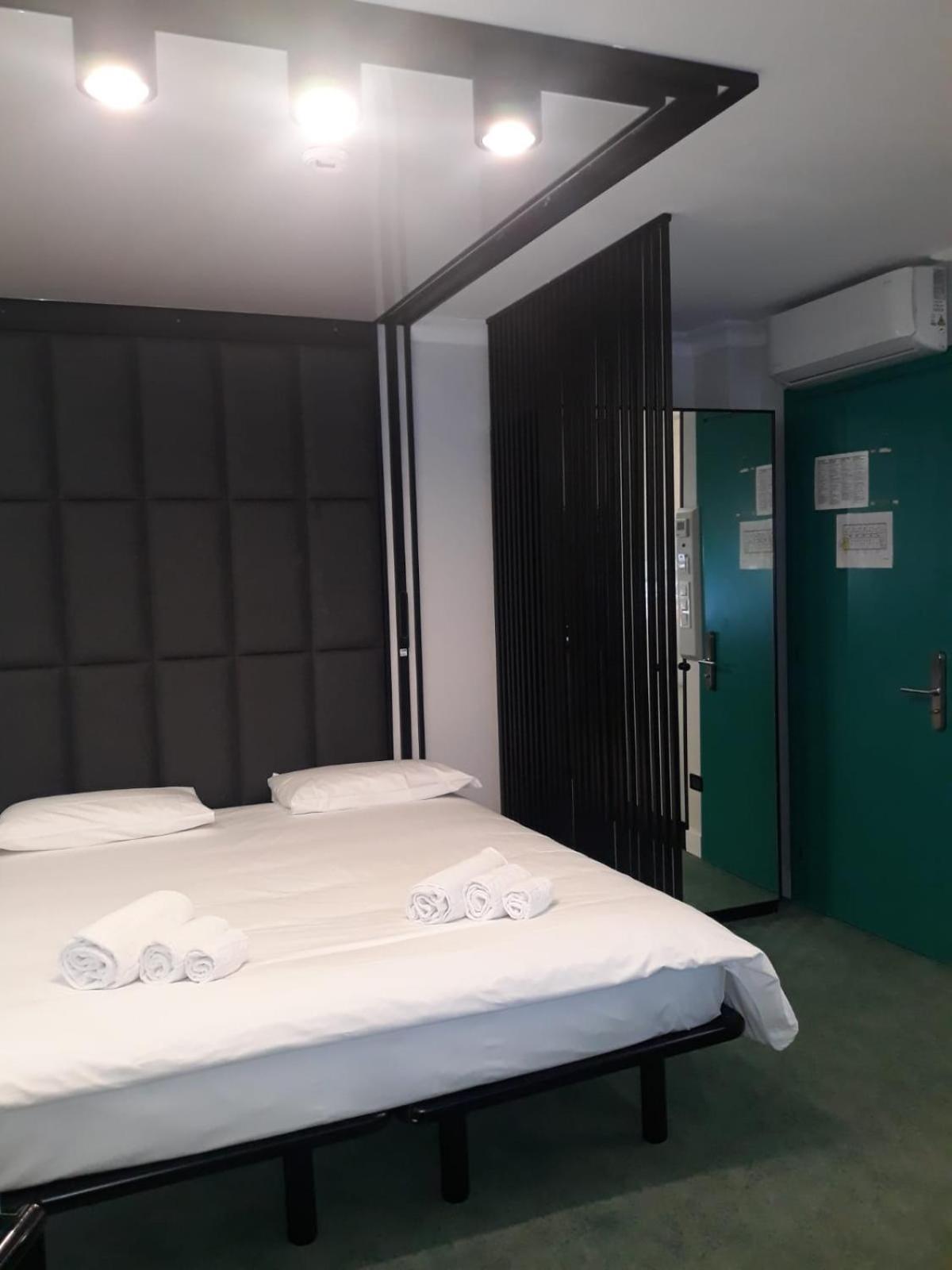 Hotel Celis บาร์ชิส ภายนอก รูปภาพ