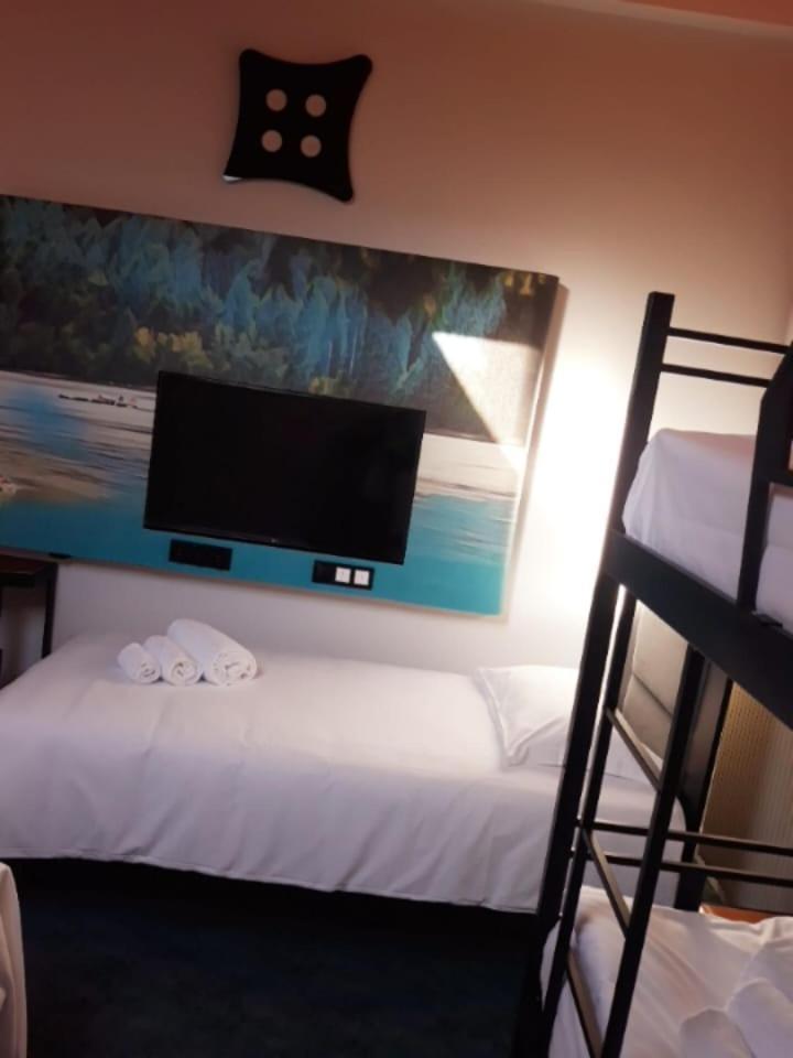 Hotel Celis บาร์ชิส ภายนอก รูปภาพ