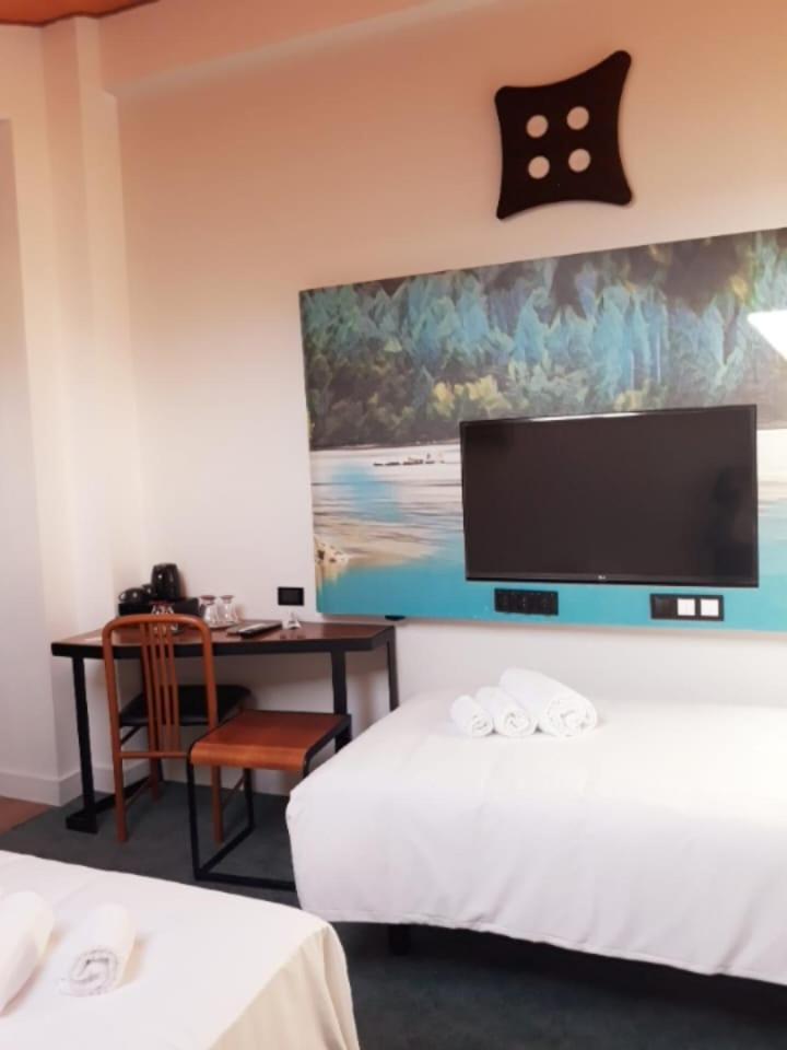 Hotel Celis บาร์ชิส ภายนอก รูปภาพ
