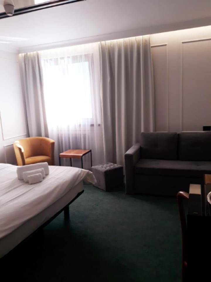 Hotel Celis บาร์ชิส ภายนอก รูปภาพ