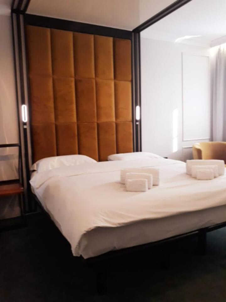 Hotel Celis บาร์ชิส ภายนอก รูปภาพ