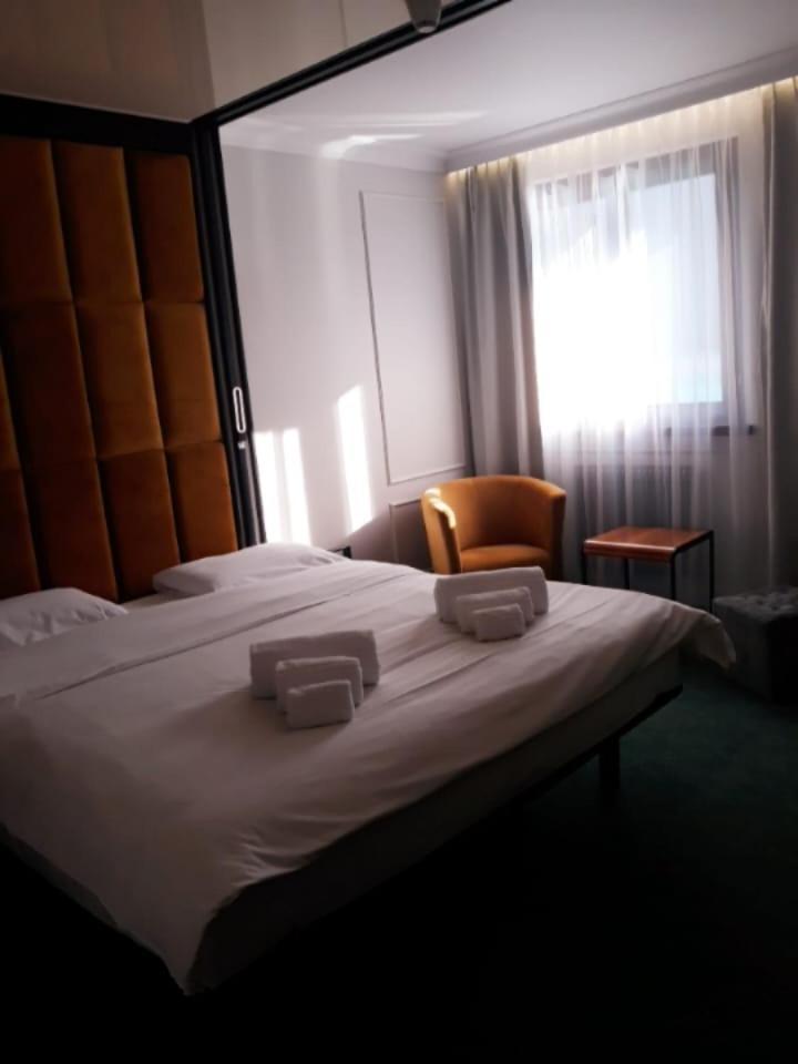 Hotel Celis บาร์ชิส ภายนอก รูปภาพ