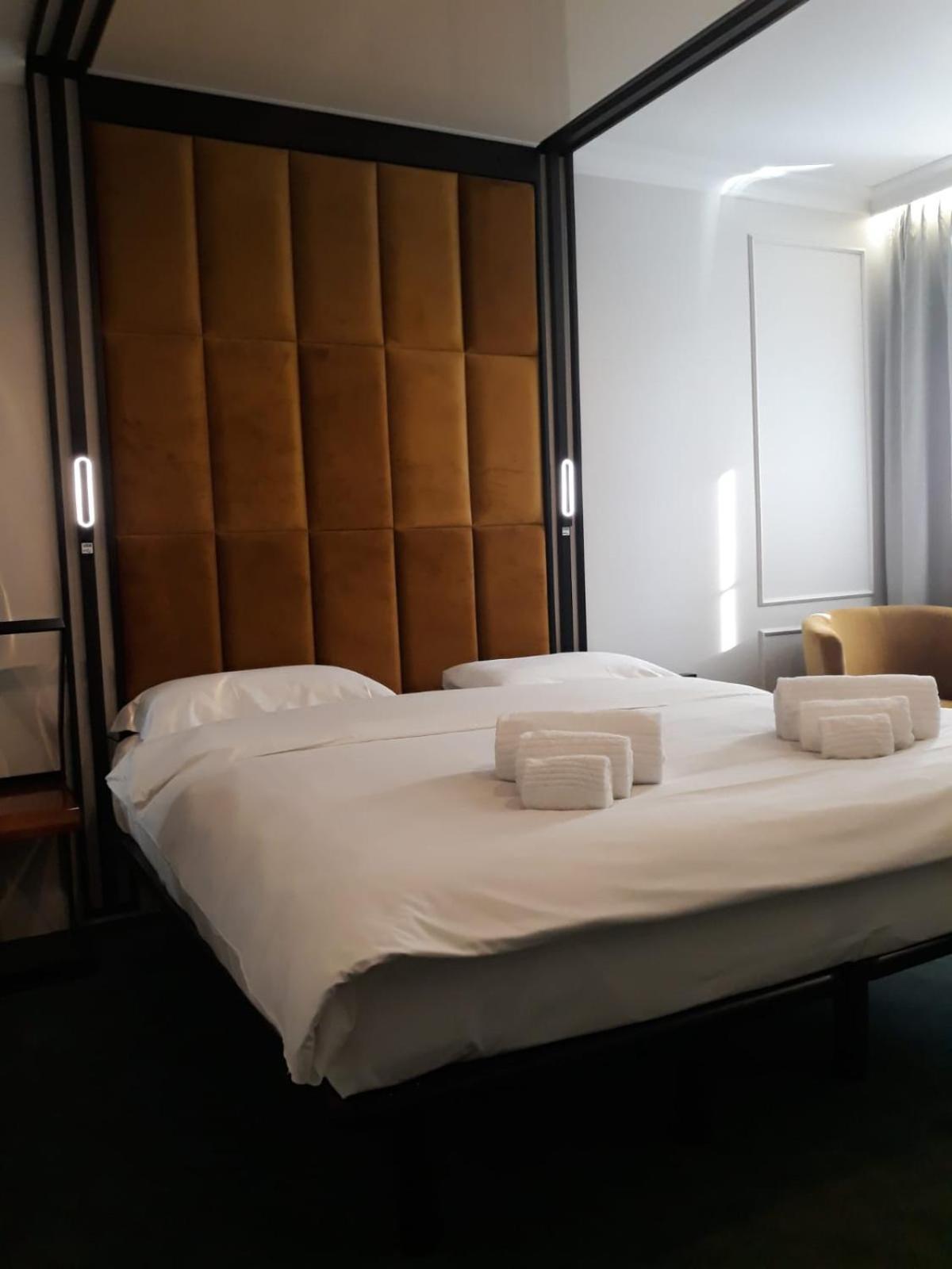 Hotel Celis บาร์ชิส ภายนอก รูปภาพ