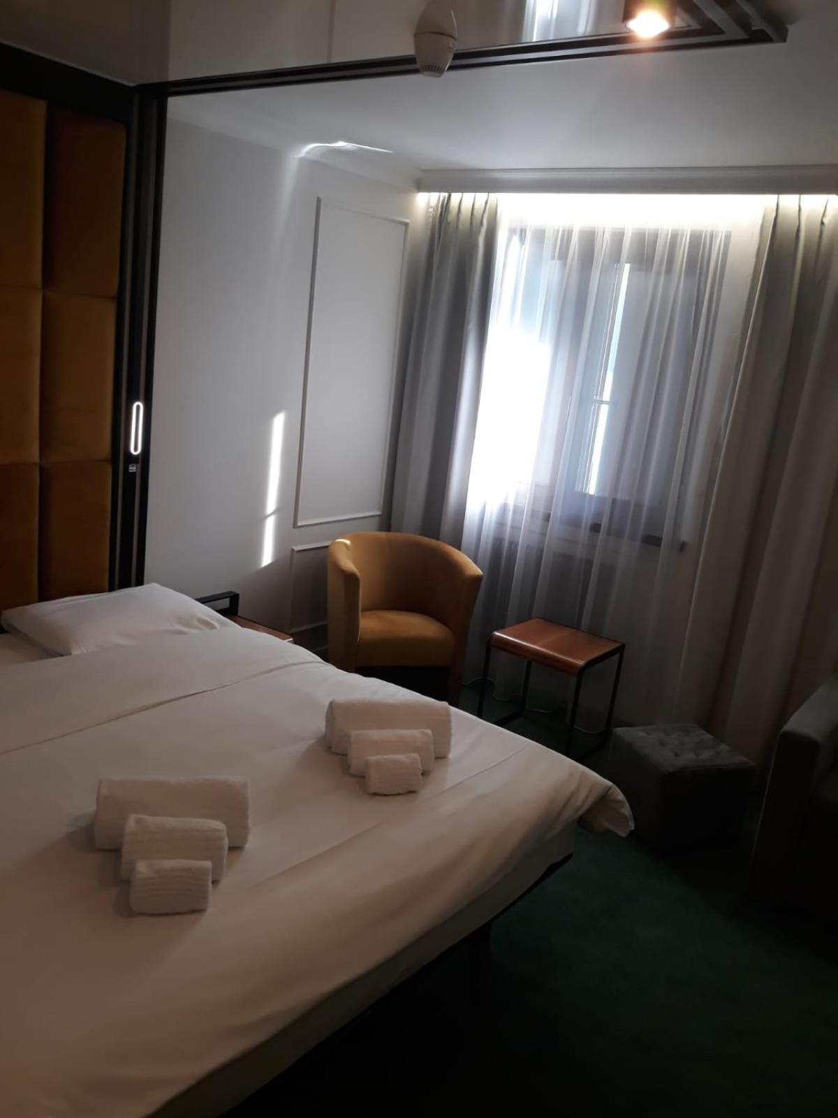 Hotel Celis บาร์ชิส ภายนอก รูปภาพ