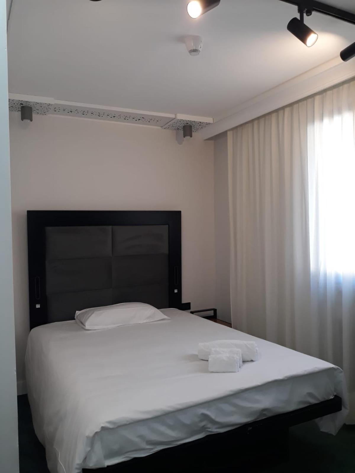 Hotel Celis บาร์ชิส ภายนอก รูปภาพ