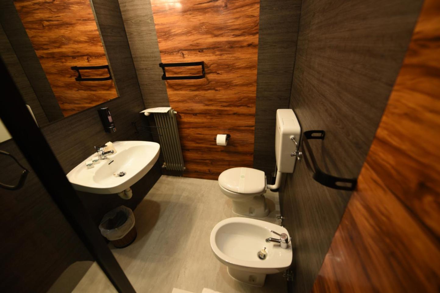 Hotel Celis บาร์ชิส ภายนอก รูปภาพ